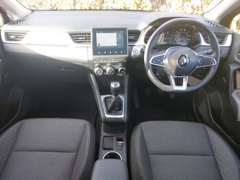 Used Renault Captur 2023 for sale - 76533315: Photo