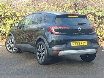 Used Renault Captur 2023 for sale - 76533315: Photo