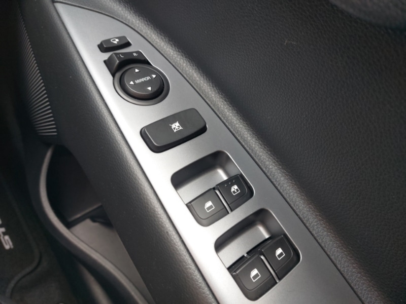 Used Kia Stonic 2024 for sale - 76478346: Photo 13