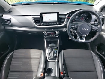 Used Kia Stonic 2024 for sale - 76478346: Photo