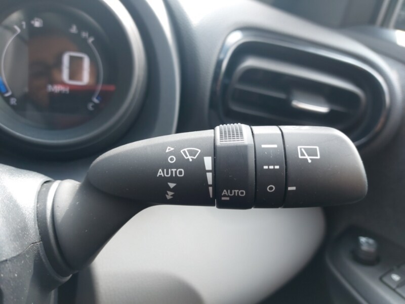 2022 Toyota Yaris Cross 1.5 Hybrid Icon 5dr CVT Estate Hybrid Automatic - Picture 16 of 19