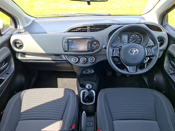 Used Toyota Yaris 2019 for sale - 79056442: Photo
