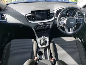 Used Kia XCeed 2023 for sale - 76052354: Photo 2