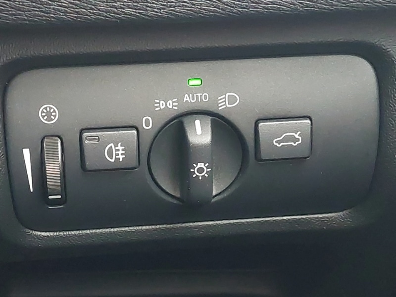 Used Volvo V40 2019 for sale - 77467109: Photo 19