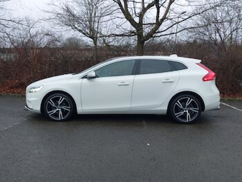Used Volvo V40 2019 for sale - 77467109: Photo