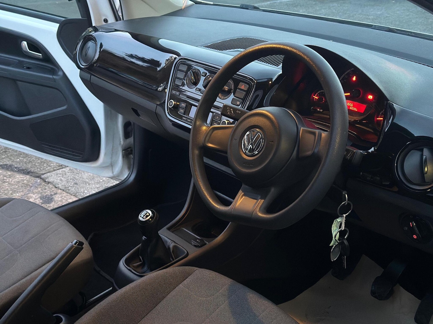 Used Volkswagen up! 2014 for sale - 77163385: Photo 12