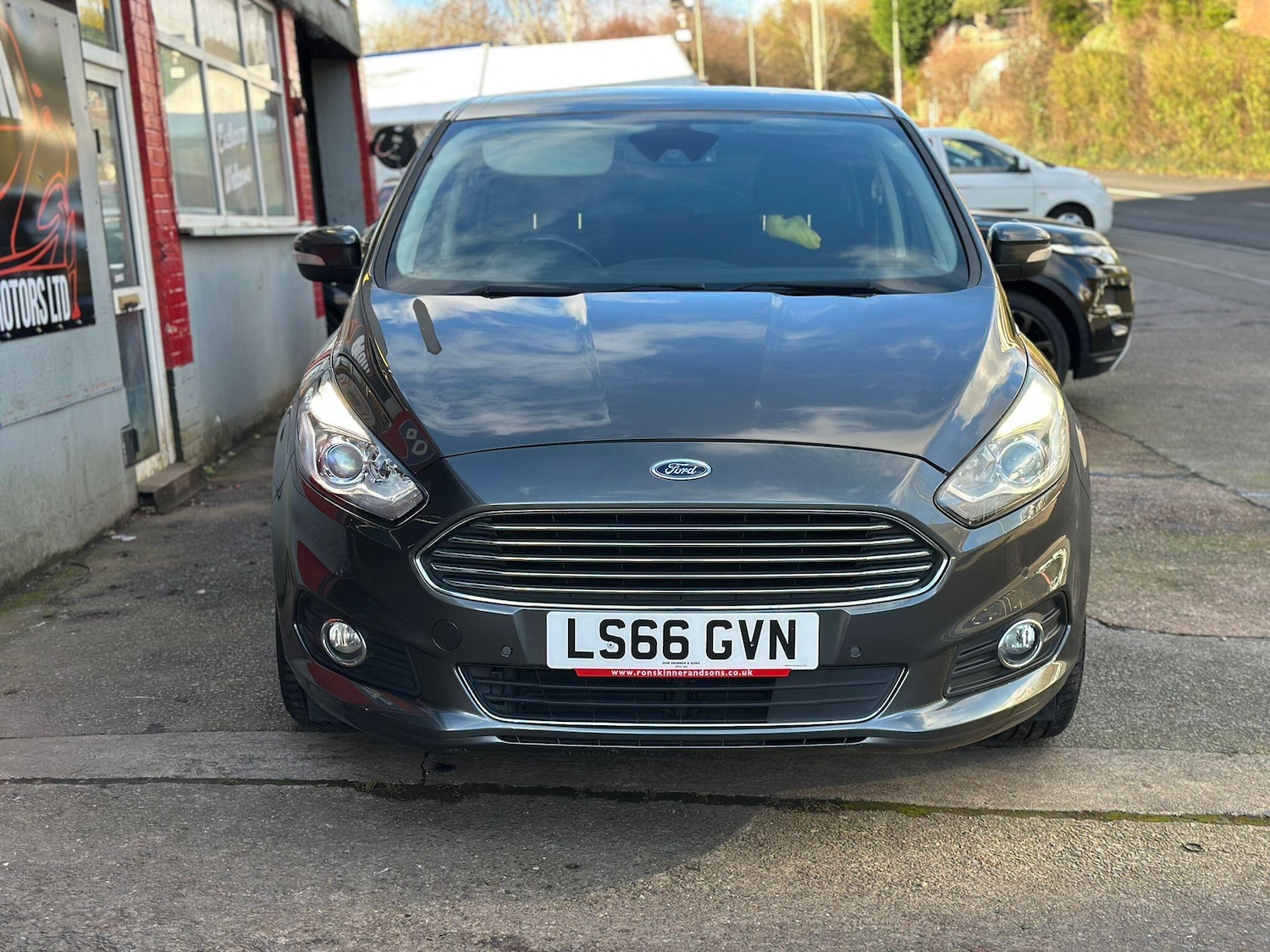 Used Ford S-Max 2016 for sale - 76634128: Photo 3