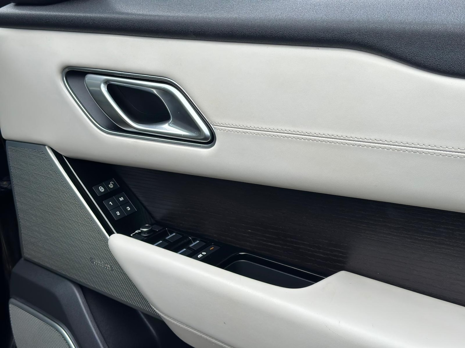 Used Land Rover Range Rover Velar 2018 for sale - 76284263: Photo 10