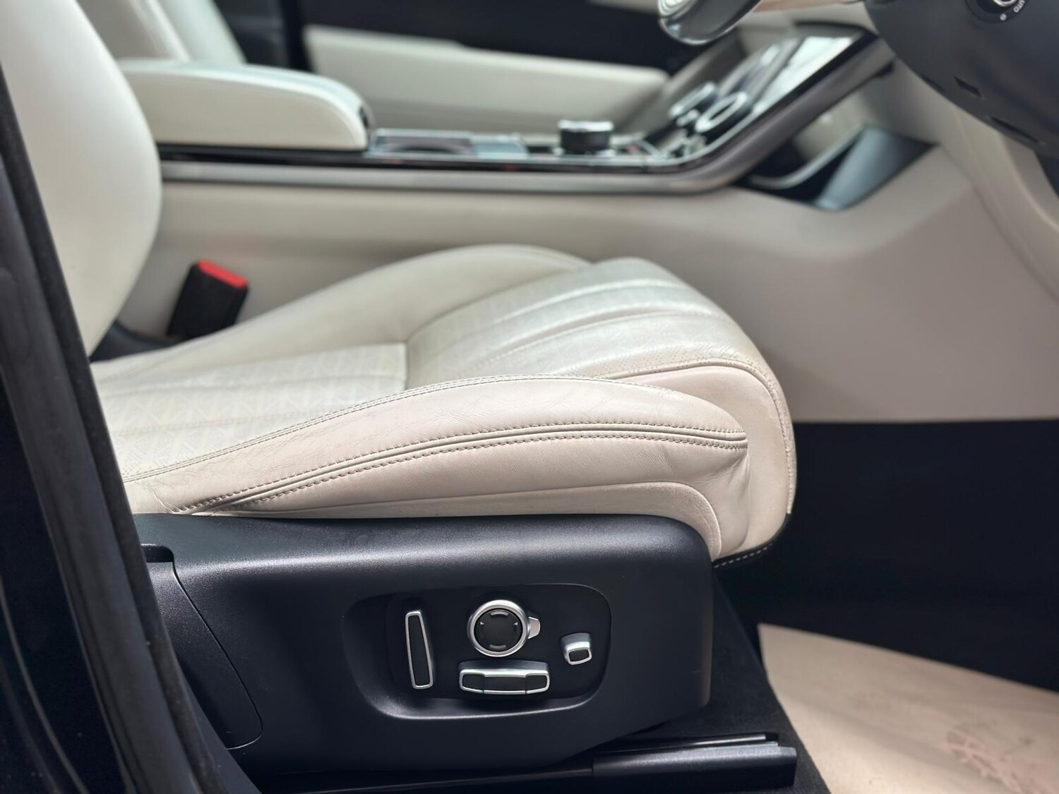 Used Land Rover Range Rover Velar 2018 for sale - 76284263: Photo 18