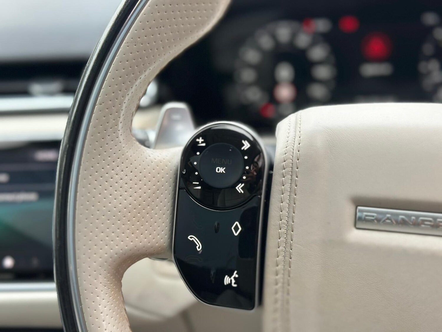 Used Land Rover Range Rover Velar 2018 for sale - 76284263: Photo 32