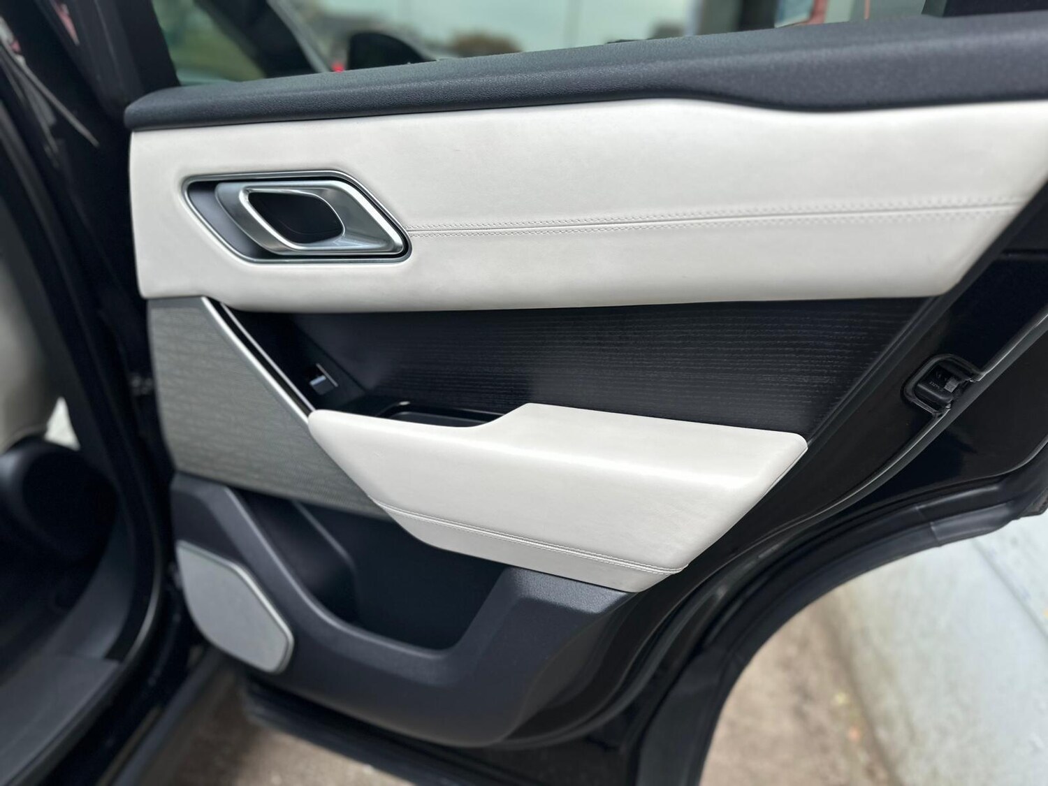 Used Land Rover Range Rover Velar 2018 for sale - 76284263: Photo 37