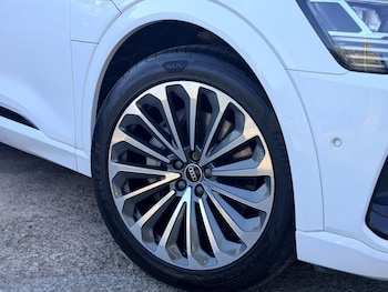 Used Audi e-tron 2021 for sale - 79521409: Photo