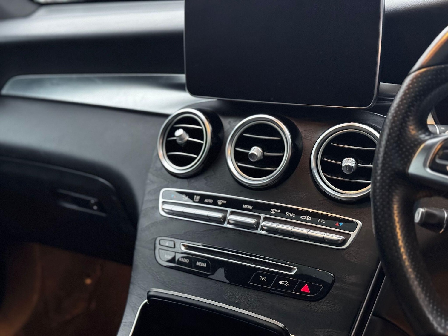 Used Mercedes-Benz GLC 2018 for sale - 76991857: Photo 31