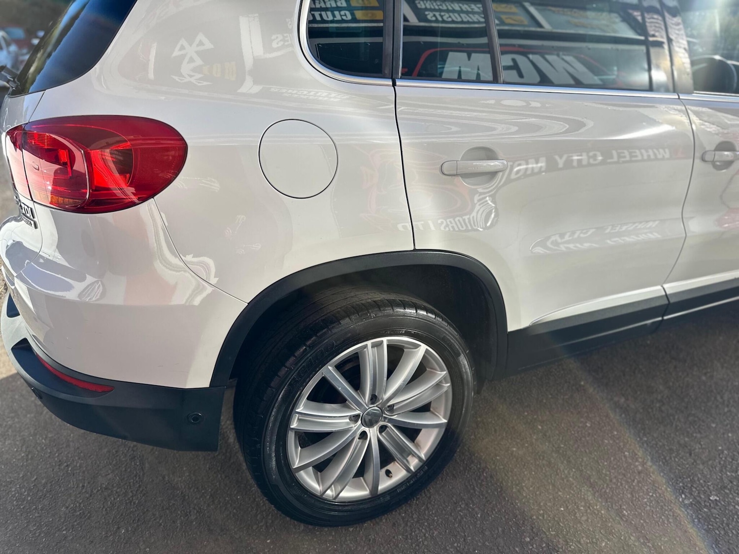 Used Volkswagen Tiguan 2015 for sale - 76085449: Photo 14