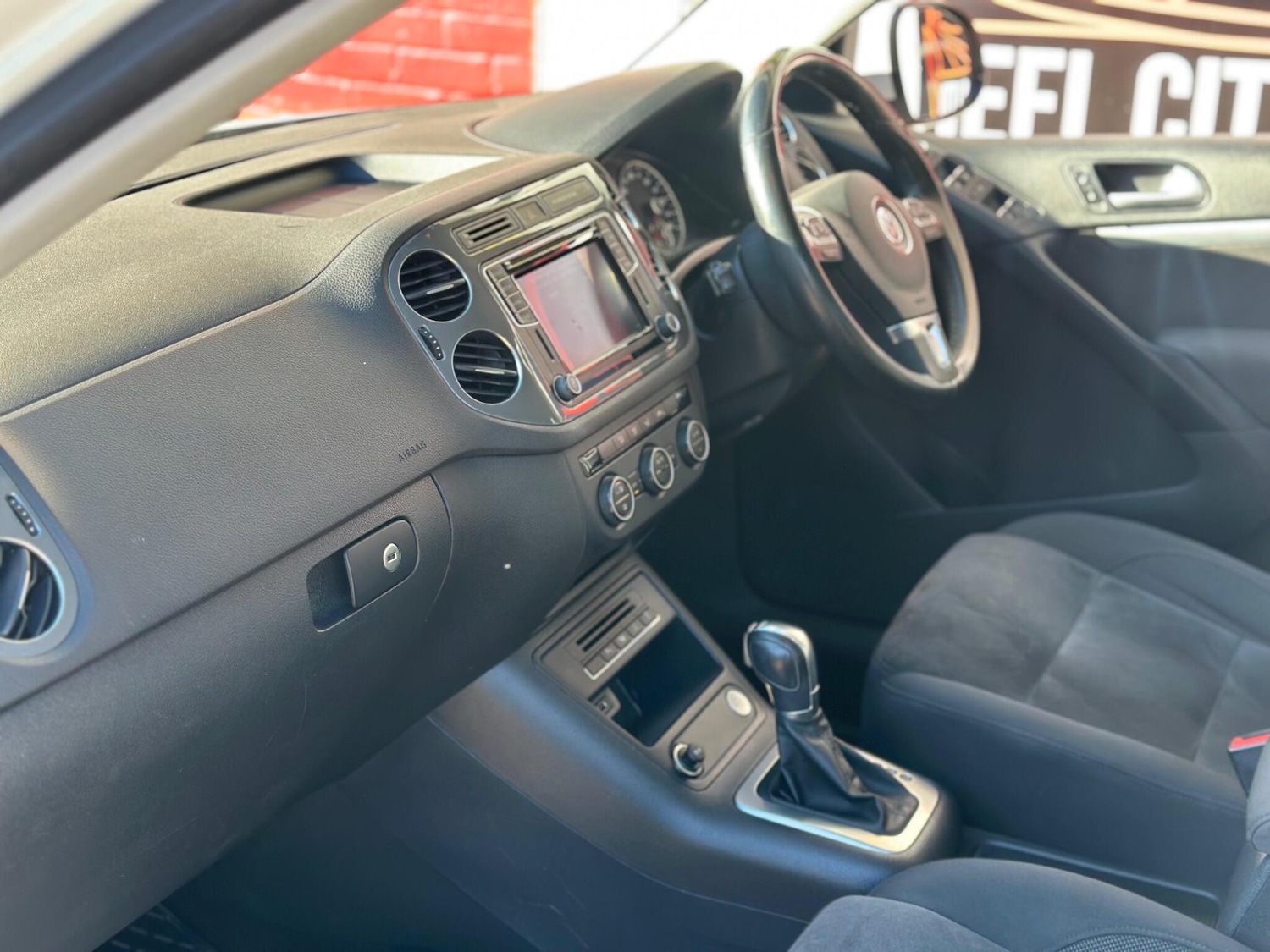 Used Volkswagen Tiguan 2015 for sale - 76085449: Photo 24