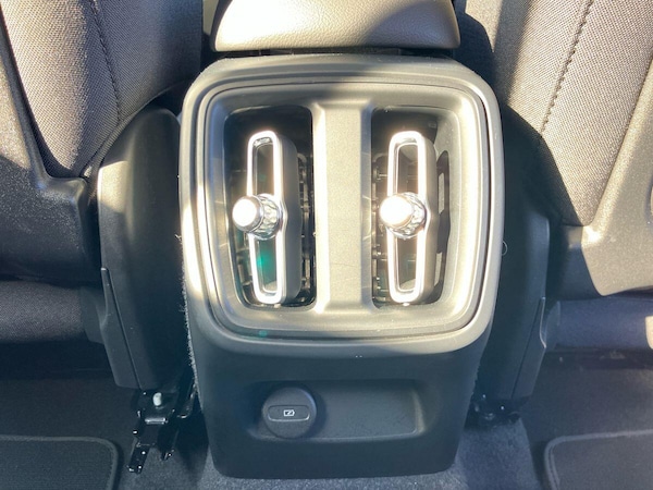 Used Volvo XC40 2022 for sale - 76059930: Photo 46