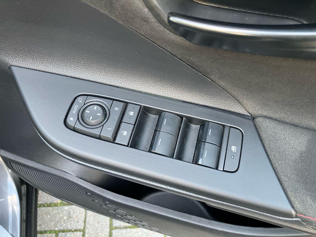 Used Toyota C-HR 2024 for sale - 76898225: Photo 21