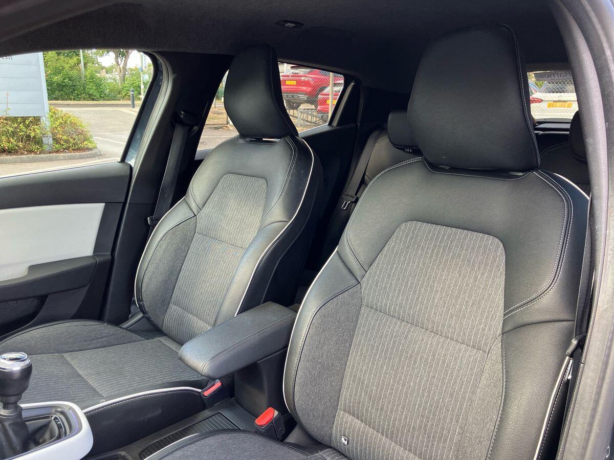 Used Renault Clio 2022 for sale - 76060009: Photo 38