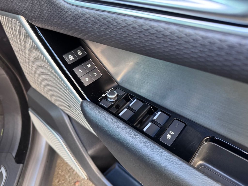 Used Land Rover Range Rover Velar 2021 for sale - 77188320: Photo 22