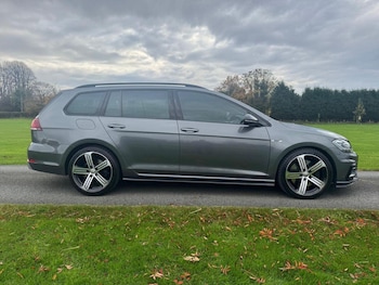 Used Volkswagen Golf 2019 for sale - 76572133: Photo