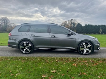 Used Volkswagen Golf 2019 for sale - 76649582: Photo