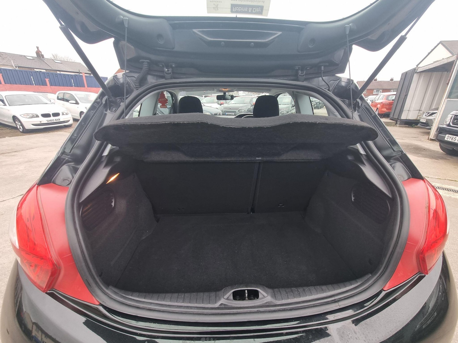 Used Peugeot 208 2014 for sale - 77723397: Photo 13