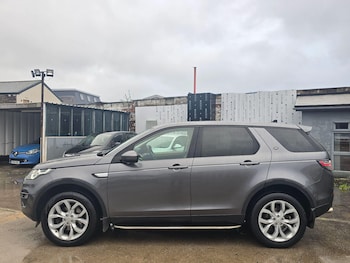 Used Land Rover Discovery Sport 2016 for sale - 76849589: Photo