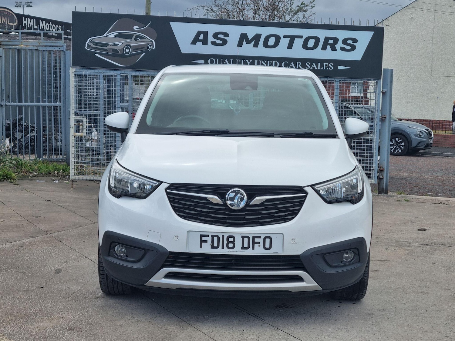 Used Vauxhall Crossland X 2018 for sale - 76987643: Photo 2