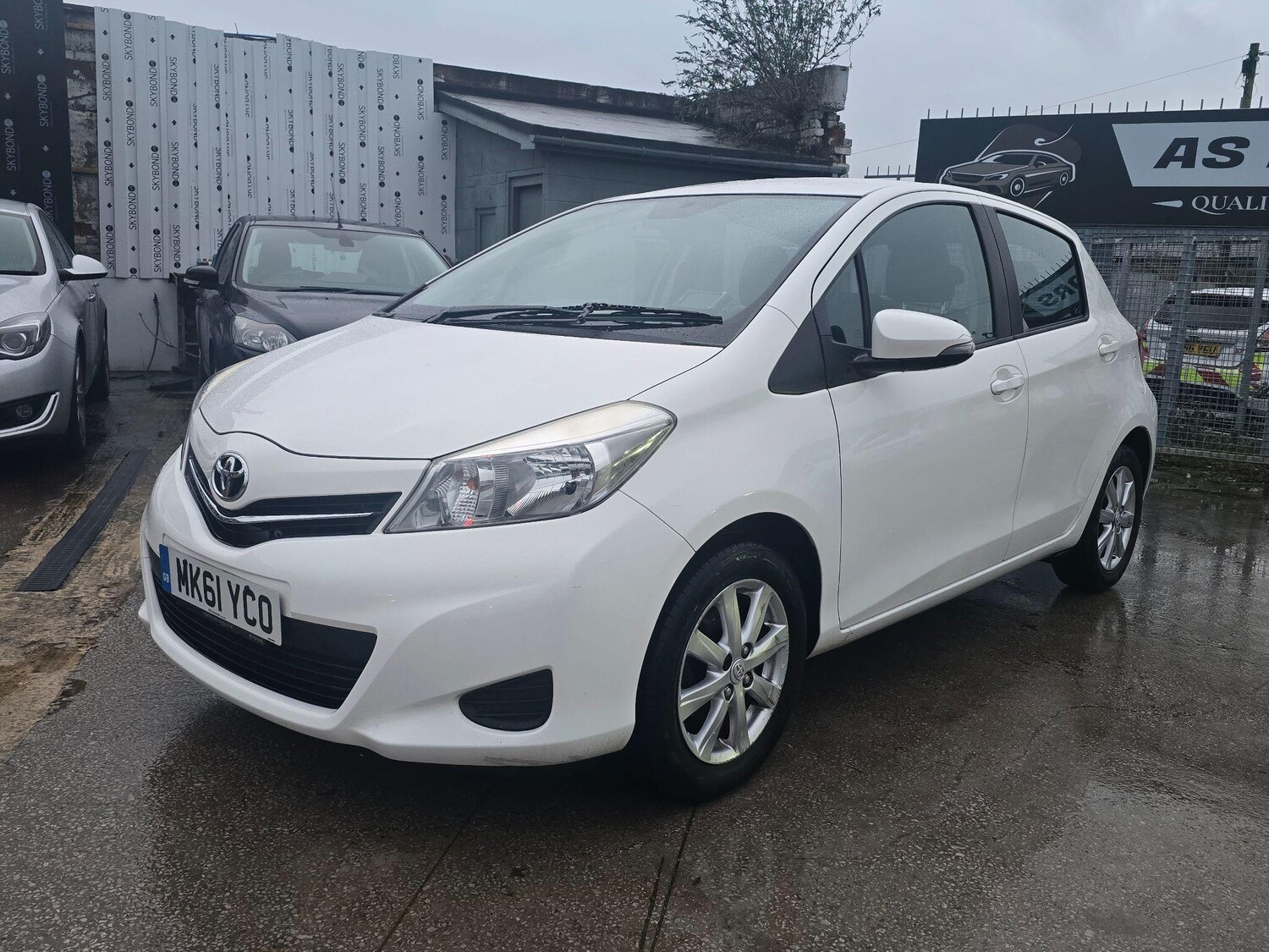 Used Toyota Yaris 2012 for sale - 76994116: Photo 3