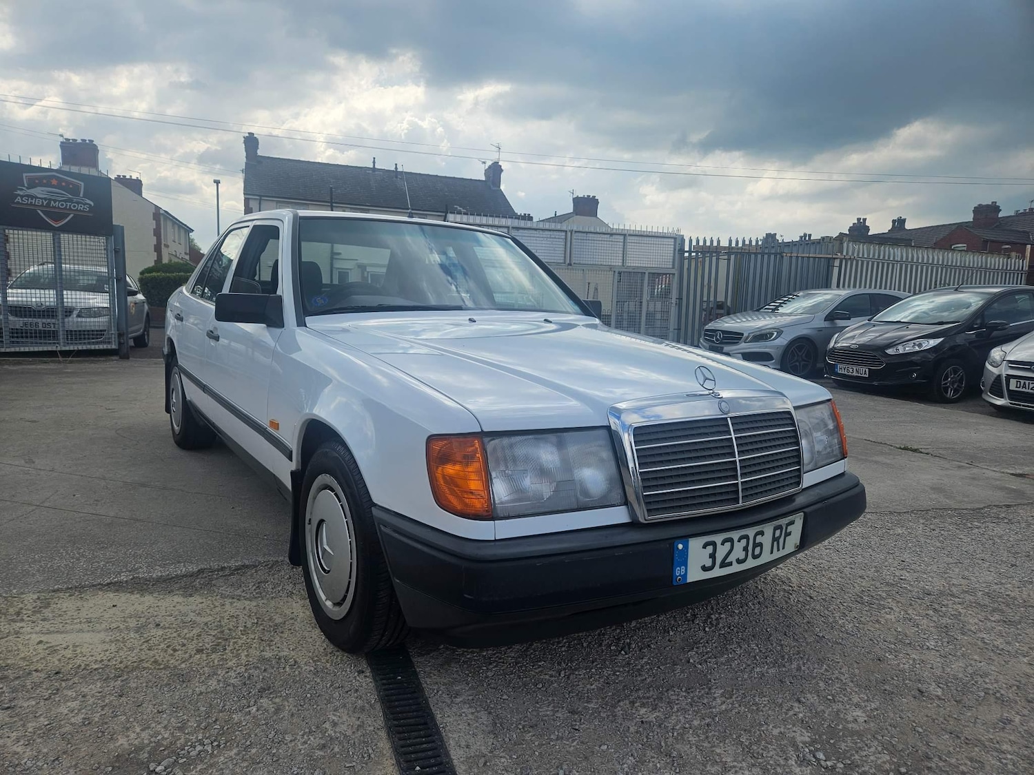 Used Mercedes-Benz 230 for sale - 76370659: Photo 1