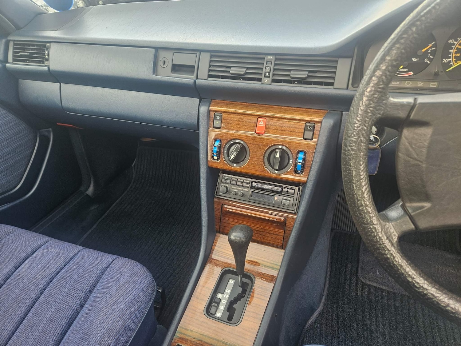 Used Mercedes-Benz 230 for sale - 76370659: Photo 11