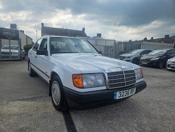 Mercedes-Benz - 230