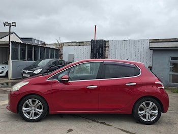 Used Peugeot 208 2014 for sale - 77400773: Photo