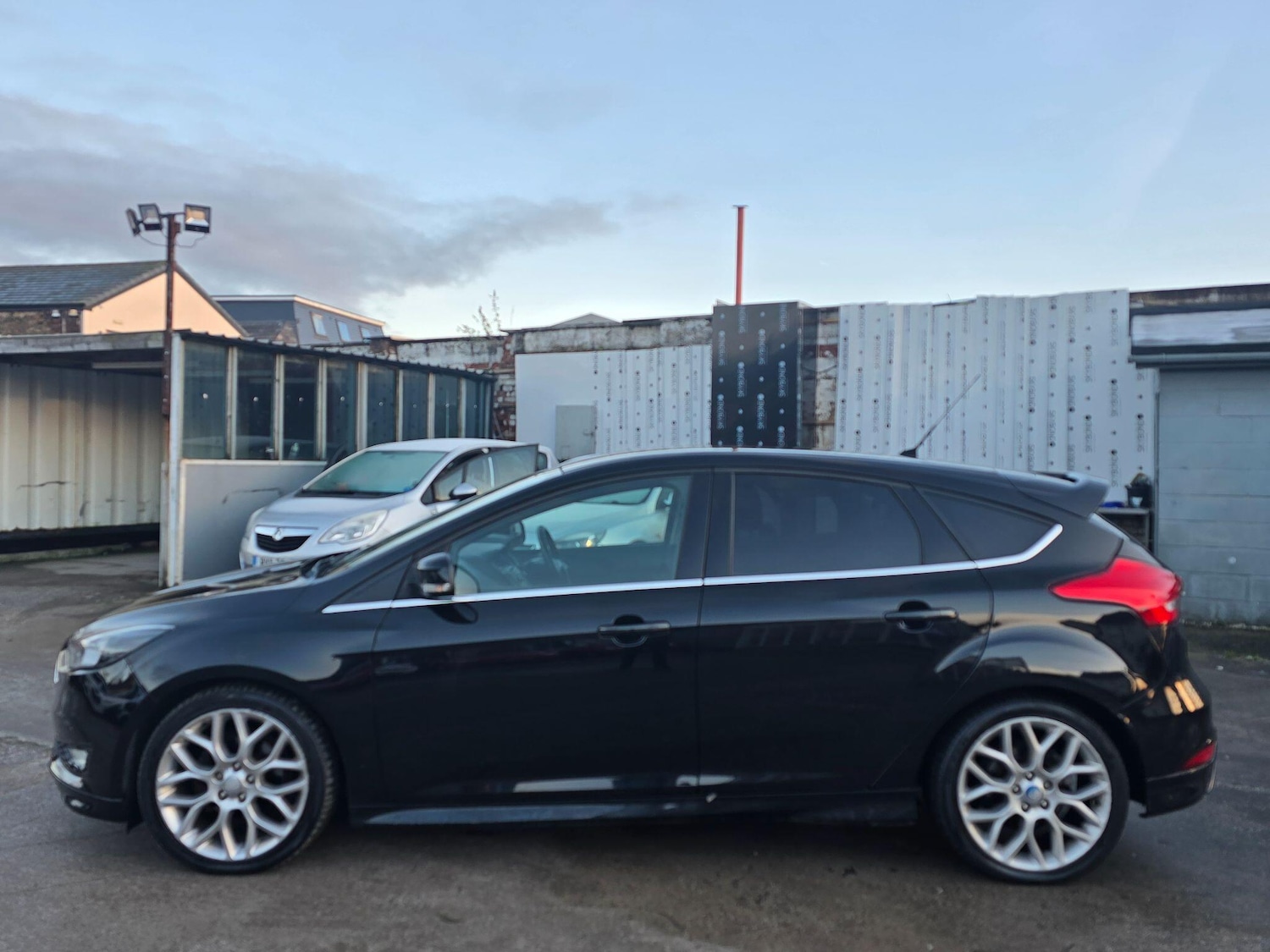 Used Ford Focus 2015 for sale - 77162960: Photo 4