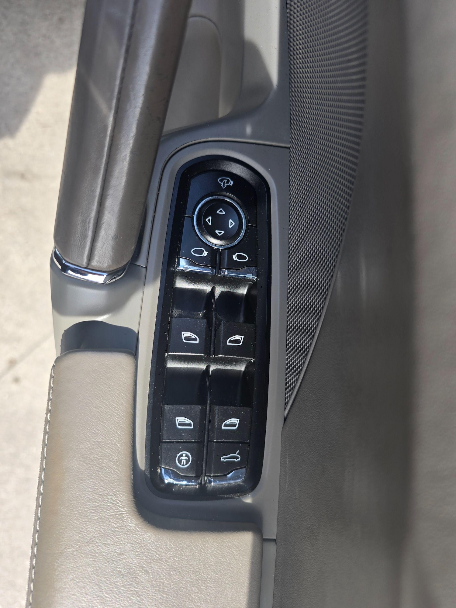 Used Porsche Cayenne 2010 for sale - 76371321: Photo 16