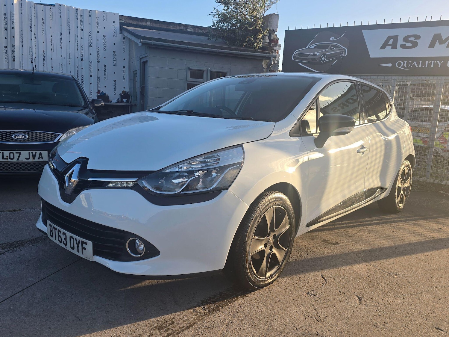 Used Renault Clio 2013 for sale - 76441350: Photo 2