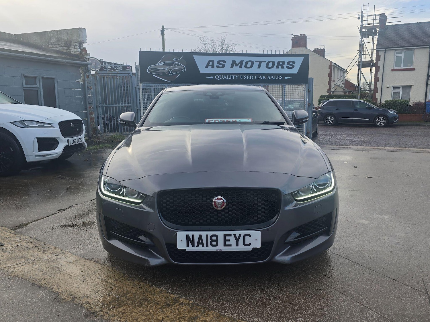 Used Jaguar XE 2018 for sale - 77215716: Photo 2