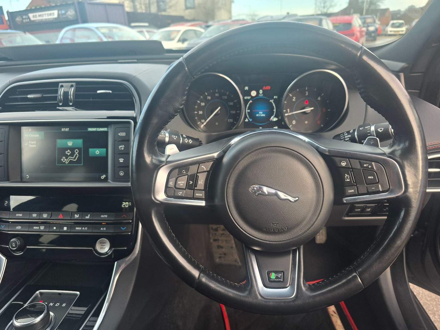 Used Jaguar XE 2018 for sale - 77215716: Photo 9