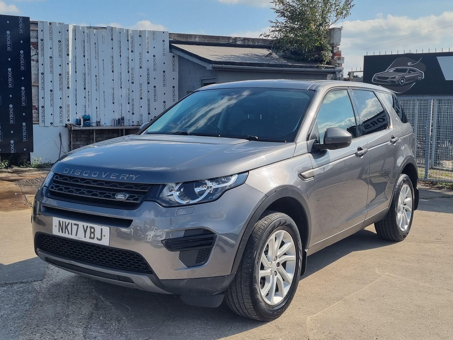 Used Land Rover Discovery Sport 2017 for sale - 76371268: Photo 3