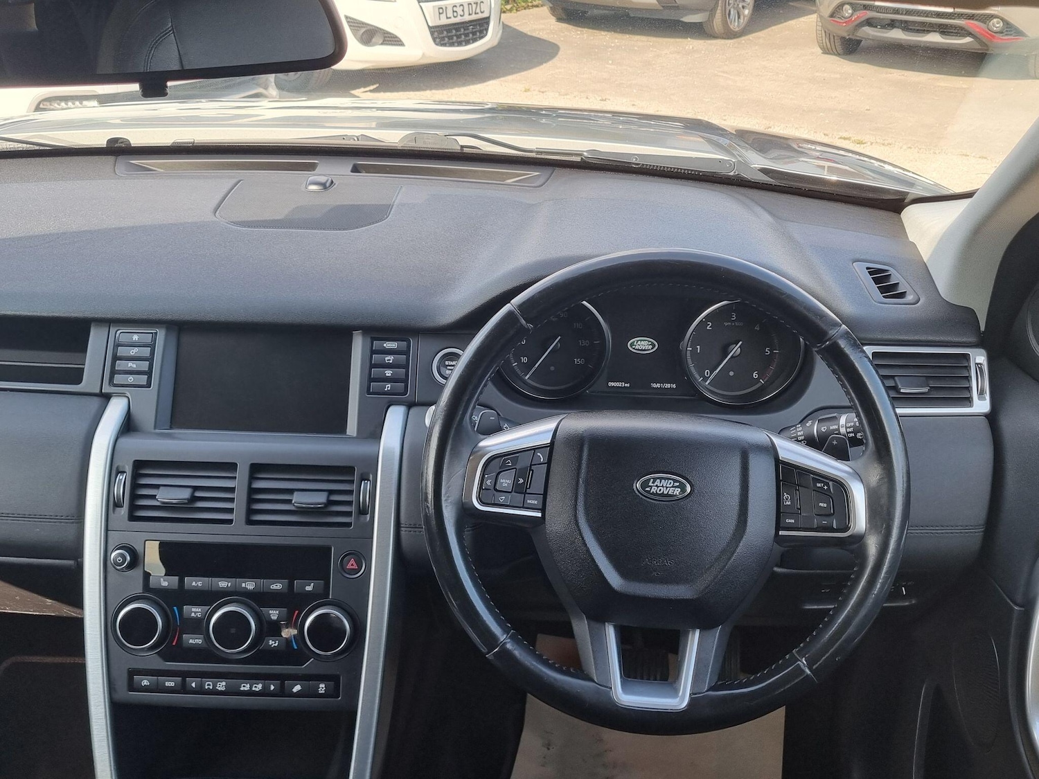 Used Land Rover Discovery Sport 2017 for sale - 76371268: Photo 4