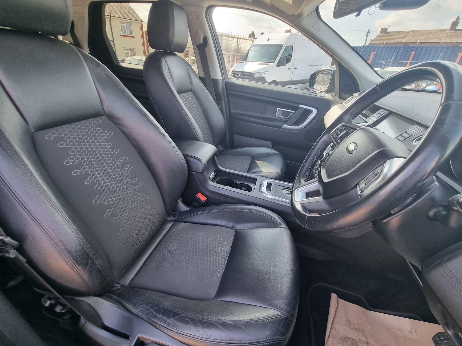 Used Land Rover Discovery Sport 2017 for sale - 76371268: Photo 5