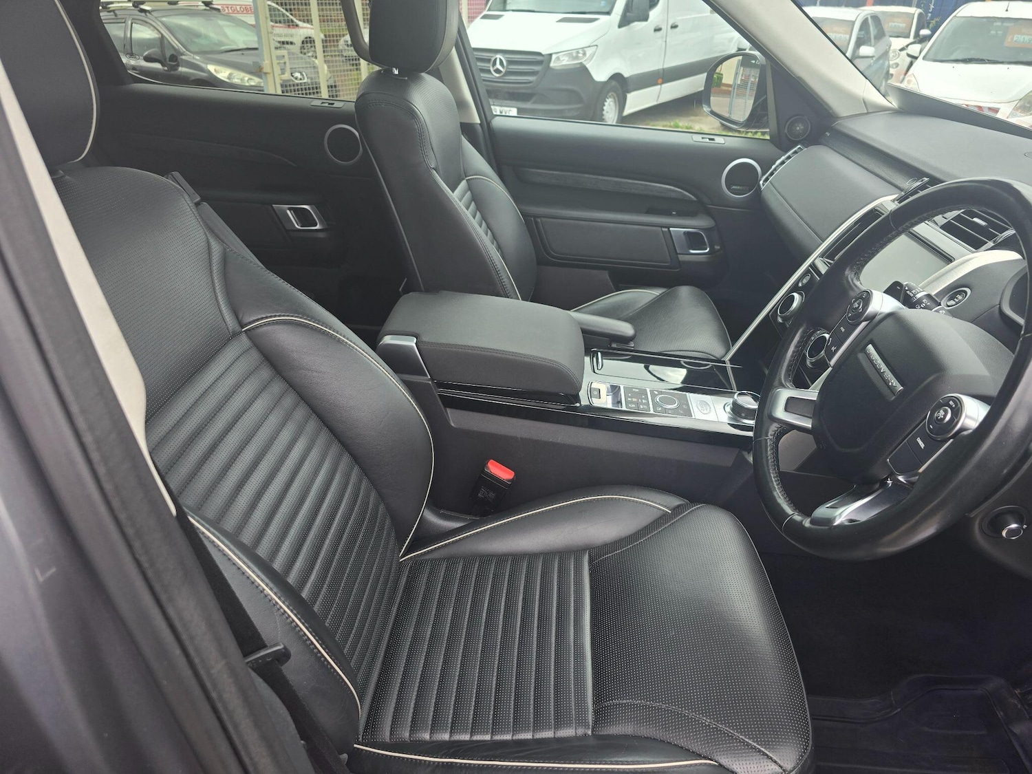 Used Land Rover Discovery 2017 for sale - 76989740: Photo 12