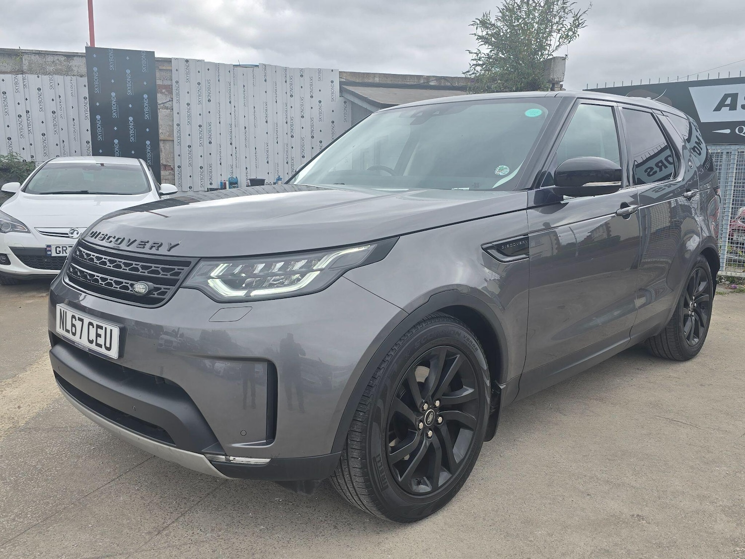 Used Land Rover Discovery 2017 for sale - 76989740: Photo 3