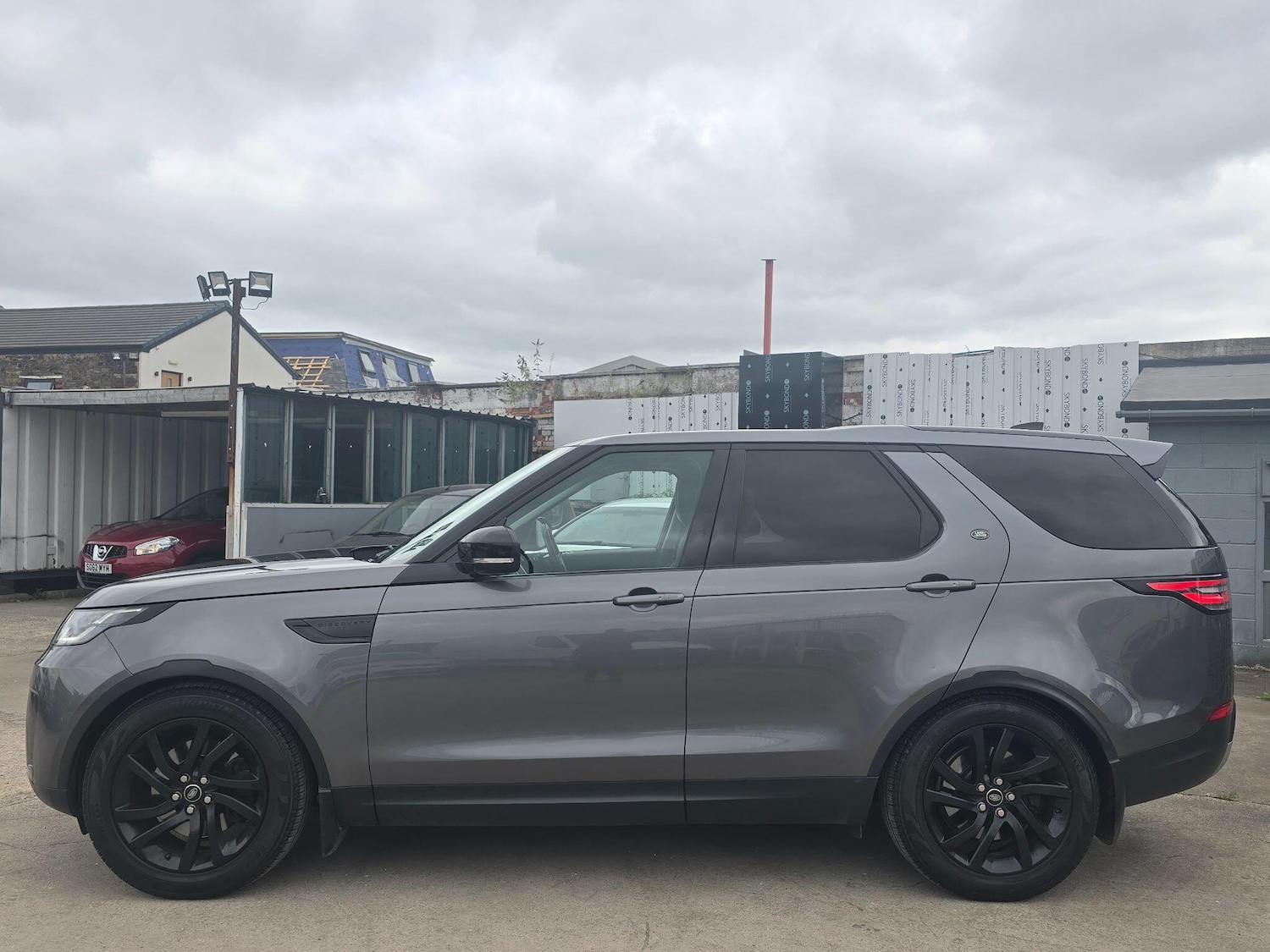 Used Land Rover Discovery 2017 for sale - 76989740: Photo 4