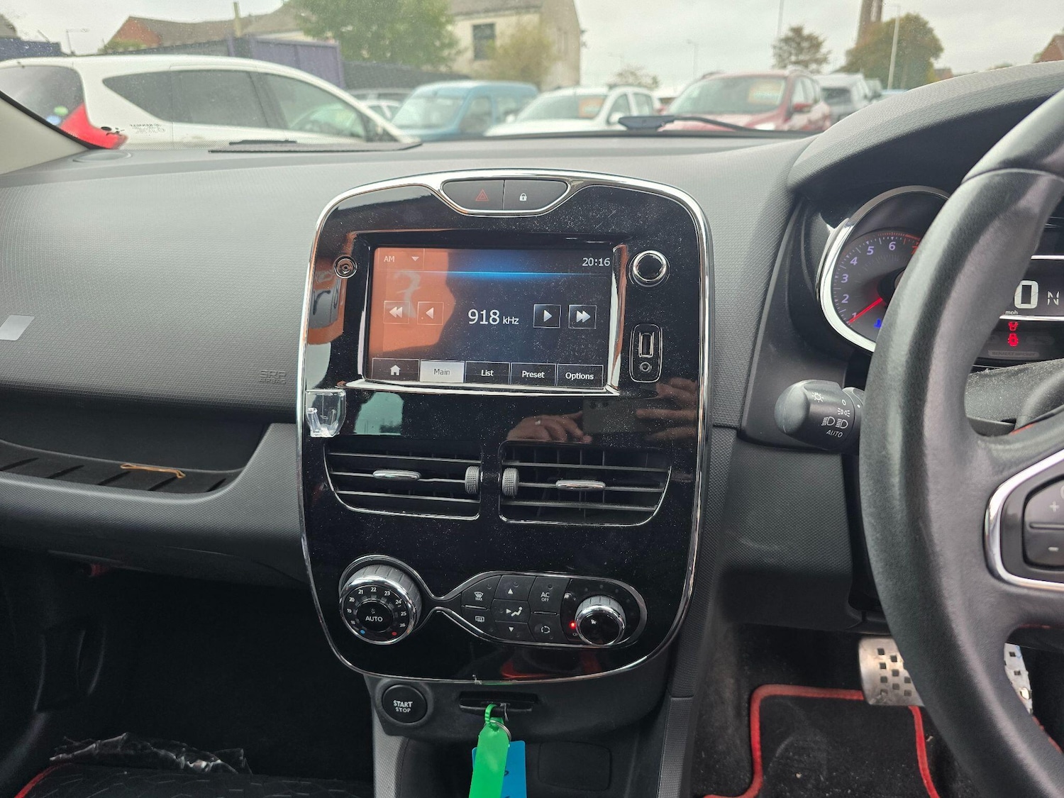 Used Renault Clio for sale - 76476450: Photo 11