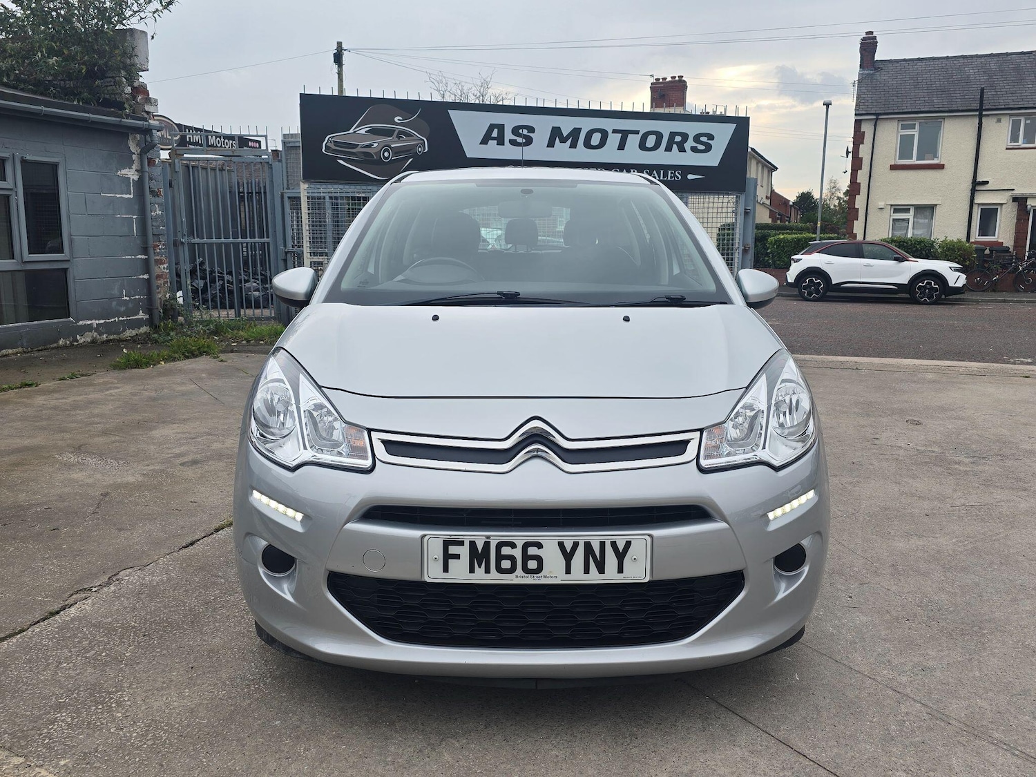 Used Citroen C3 2017 for sale - 76370410: Photo 2