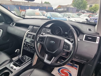 Used Land Rover Discovery Sport 2017 for sale - 78772282: Photo