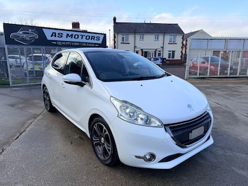 Used Peugeot 208 2013 for sale - 76513209: Photo