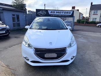 Used Peugeot 208 2013 for sale - 76513209: Photo