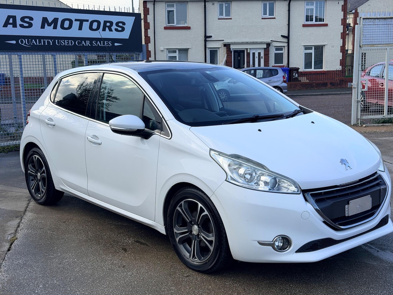 Used Peugeot 208 for sale - 76513209: Photo 3